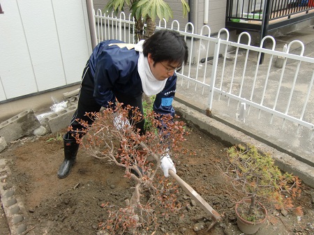 田邊一城 宮城気仙沼市で一人で暮らす高齢女性の方の自宅の泥かき